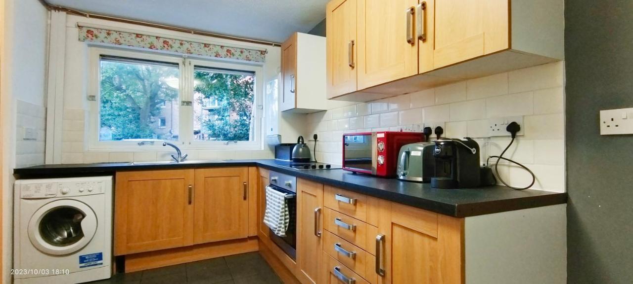 Clapham Garden Near Battersea Park * Londra